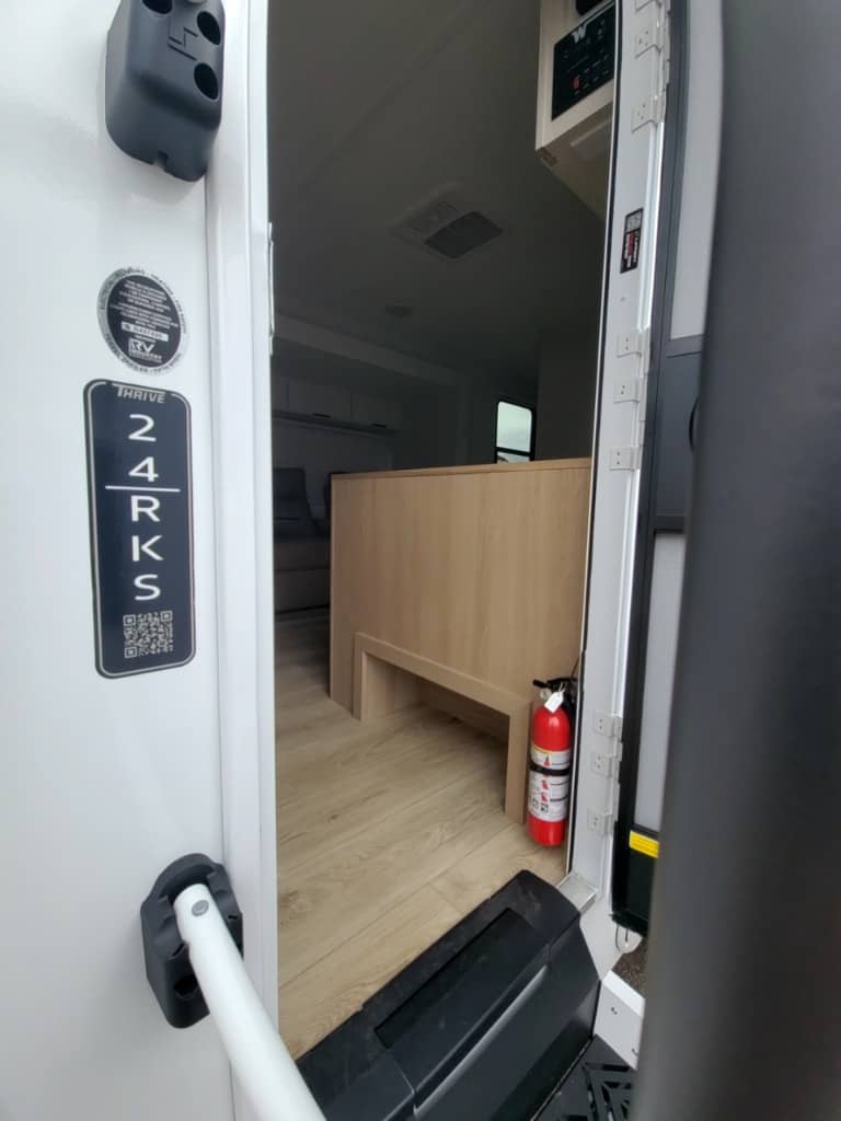 2026 Winnebago 2026 Winnebago Thrive - thumbnail 14