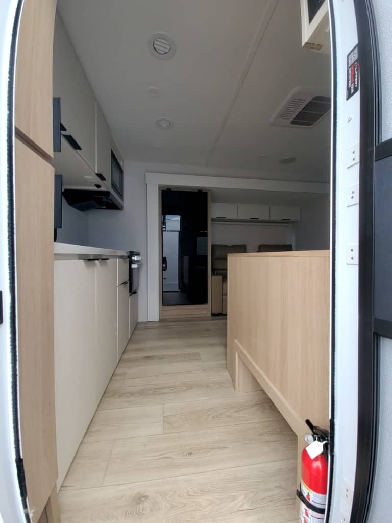 2026 Winnebago 2026 Winnebago Thrive - thumbnail 16