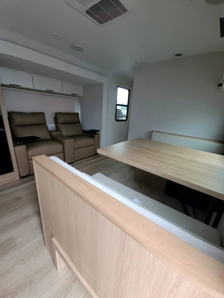 2026 Winnebago 2026 Winnebago Thrive - thumbnail 17