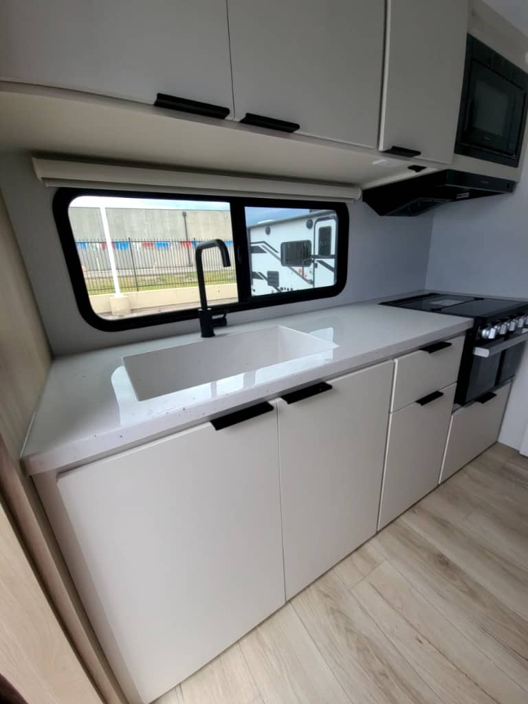 2026 Winnebago 2026 Winnebago Thrive - thumbnail 20