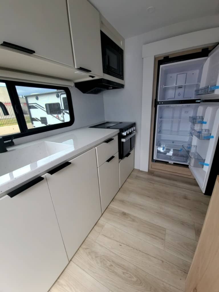 2026 Winnebago 2026 Winnebago Thrive - thumbnail 22