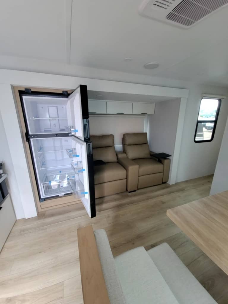 2026 Winnebago 2026 Winnebago Thrive - thumbnail 23