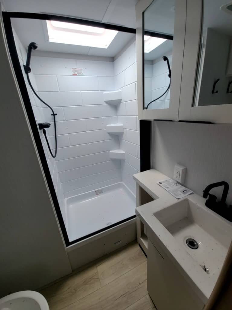 2026 Winnebago 2026 Winnebago Thrive - thumbnail 26