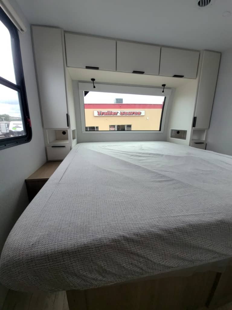 2026 Winnebago 2026 Winnebago Thrive - thumbnail 35