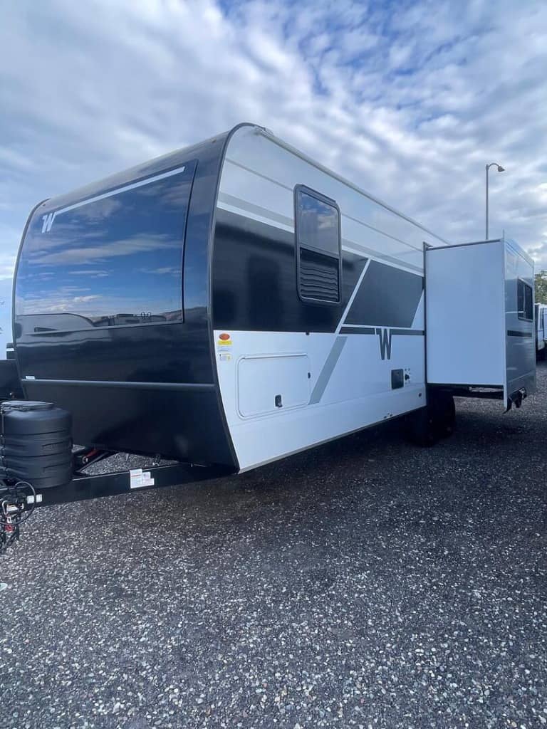 2026 Winnebago 2026 Winnebago Thrive - thumbnail 3