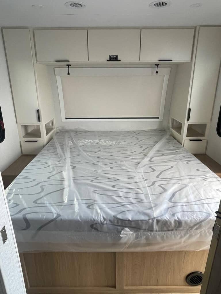 2026 Winnebago 2026 Winnebago Thrive - thumbnail 11