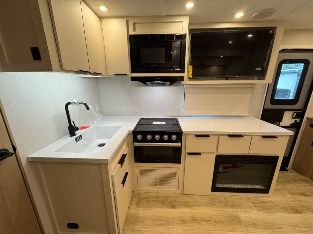 2026 Winnebago 2026 Winnebago Thrive - thumbnail 7