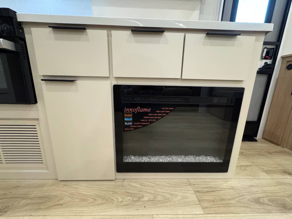 2026 Winnebago 2026 Winnebago Thrive - thumbnail 8