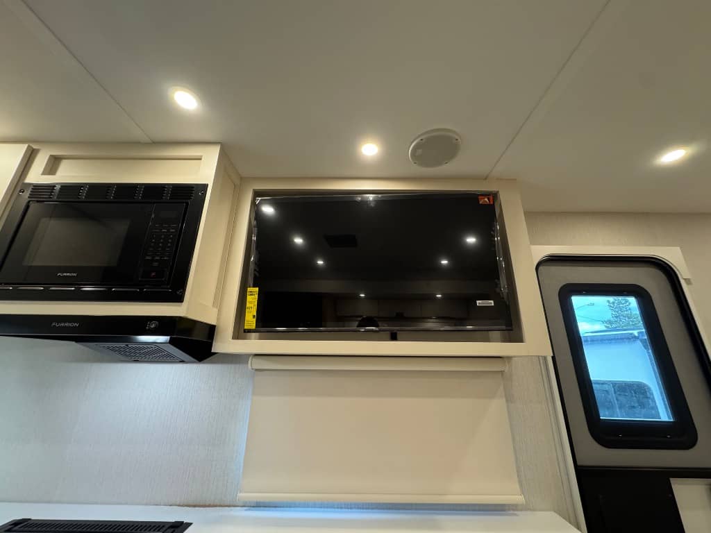 2026 Winnebago 2026 Winnebago Thrive - thumbnail 9