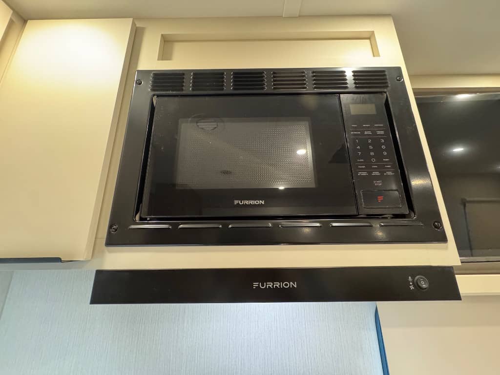 2026 Winnebago 2026 Winnebago Thrive - thumbnail 11