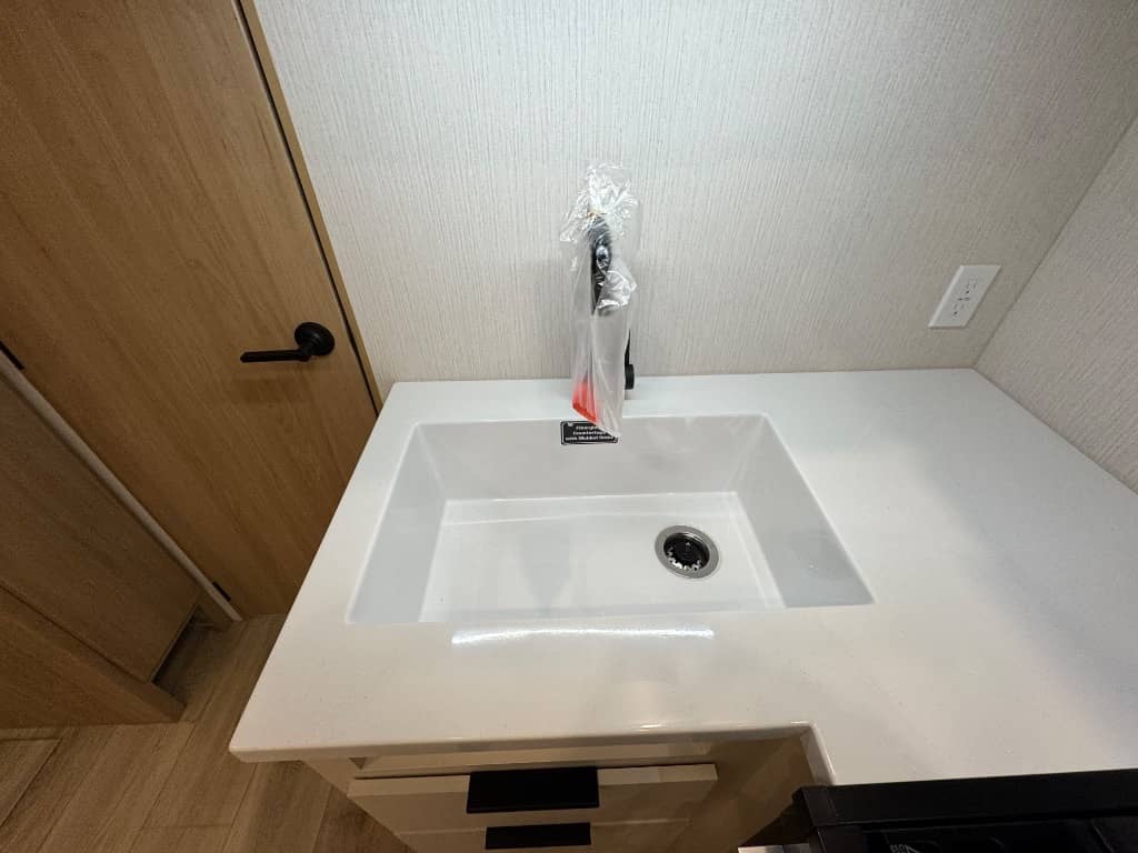 2026 Winnebago 2026 Winnebago Thrive - thumbnail 12