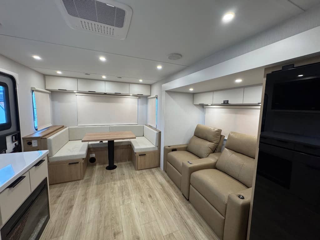 2026 Winnebago 2026 Winnebago Thrive - thumbnail 13