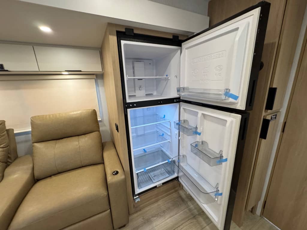 2026 Winnebago 2026 Winnebago Thrive - thumbnail 14