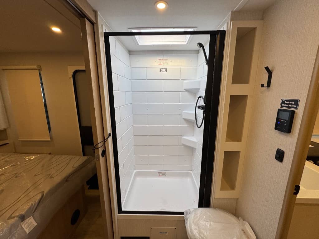 2026 Winnebago 2026 Winnebago Thrive - thumbnail 19