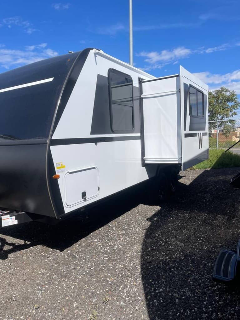 2026 Winnebago 2026 Winnebago Micro Minnie - thumbnail 3