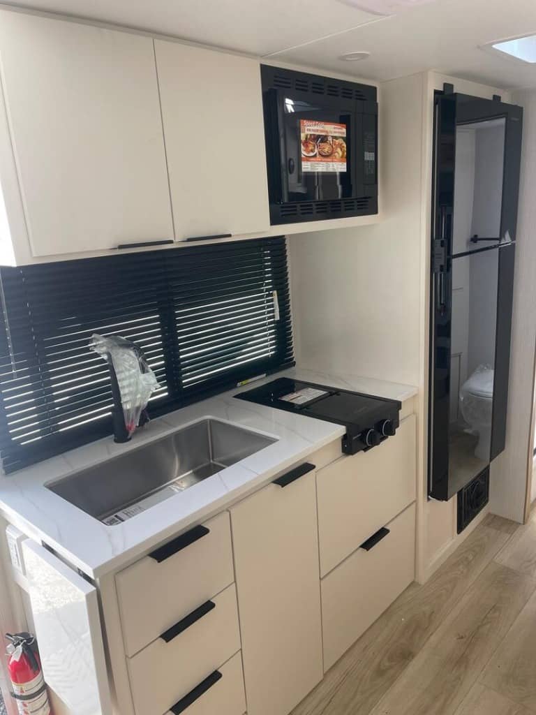 2026 Winnebago 2026 Winnebago Micro Minnie - thumbnail 9