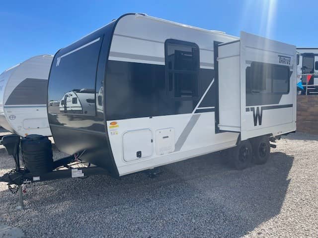 2026 Winnebago 2026 Winnebago Thrive - thumbnail 3