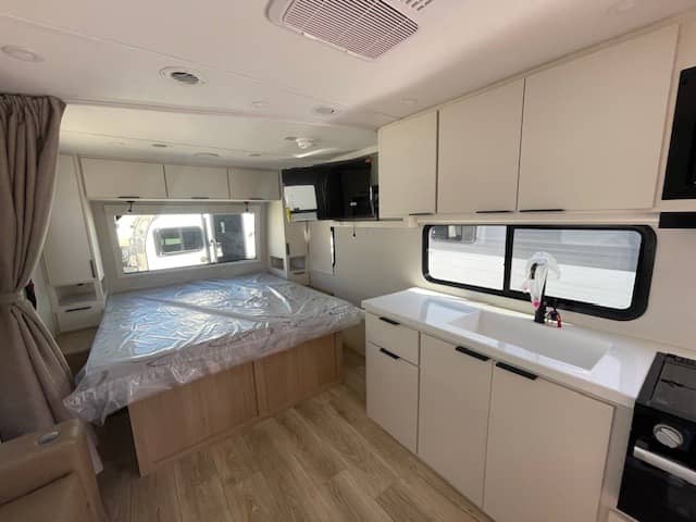 2026 Winnebago 2026 Winnebago Thrive - thumbnail 5