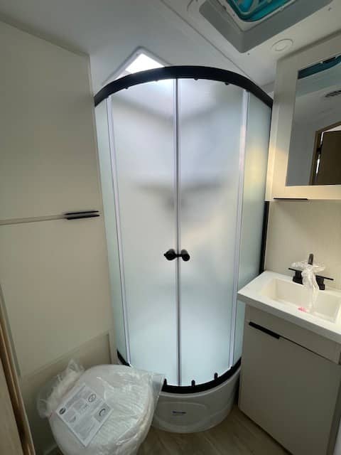 2026 Winnebago 2026 Winnebago Thrive - thumbnail 8