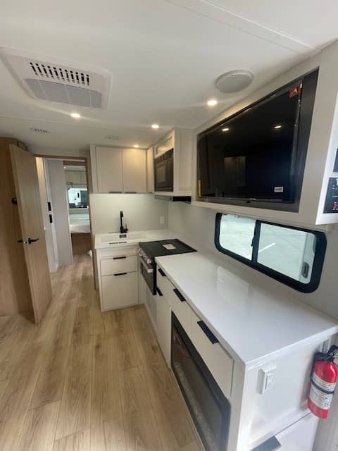 2026 Winnebago 2026 Winnebago Thrive - thumbnail 6