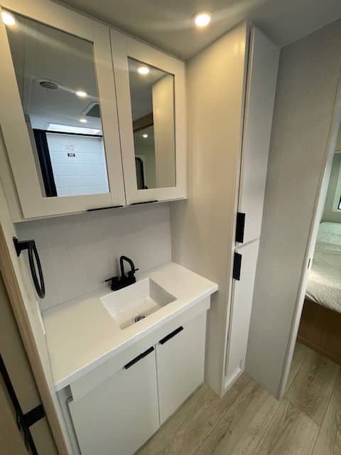 2026 Winnebago 2026 Winnebago Thrive - thumbnail 7