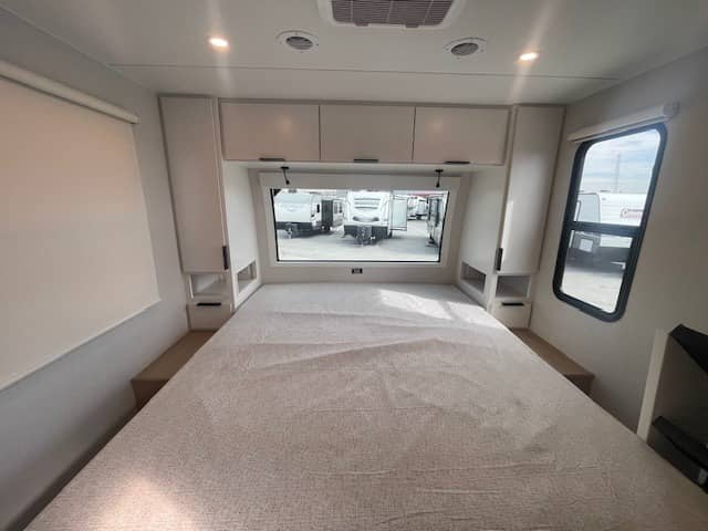 2026 Winnebago 2026 Winnebago Thrive - thumbnail 9