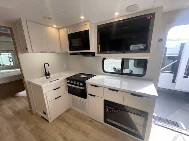 2026 Winnebago 2026 Winnebago Thrive - thumbnail 12