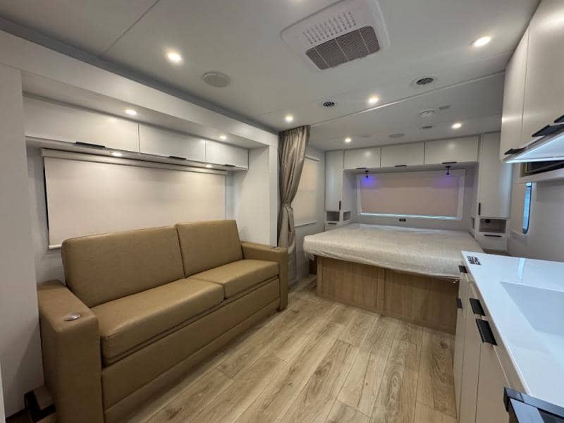 2026 Winnebago 2026 Winnebago Thrive - thumbnail 6