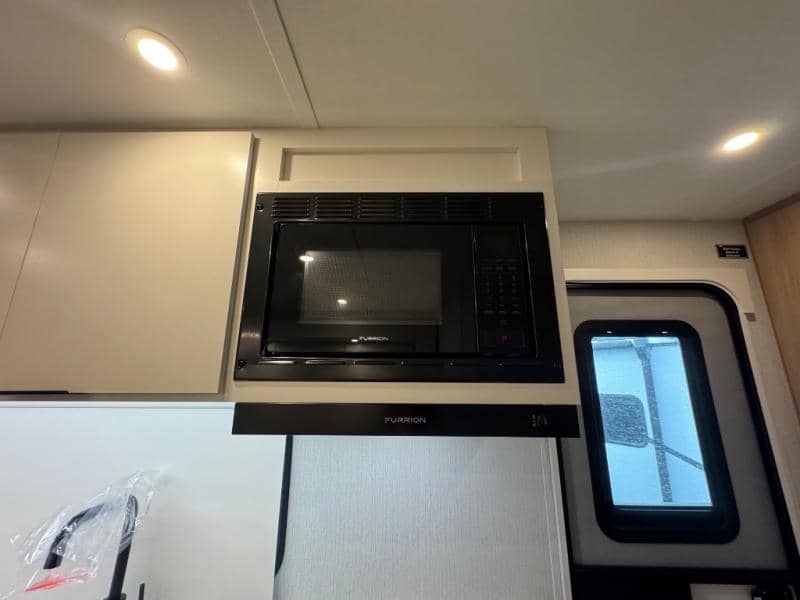 2026 Winnebago 2026 Winnebago Thrive - thumbnail 9