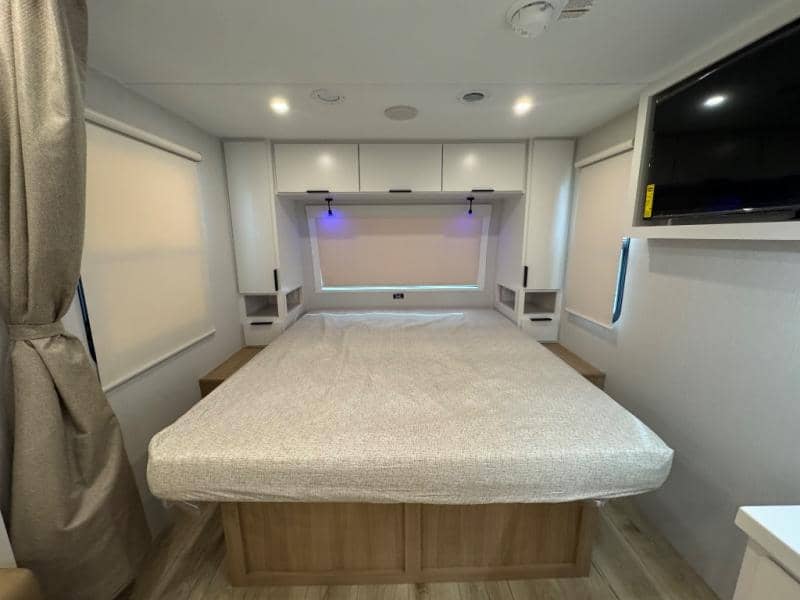 2026 Winnebago 2026 Winnebago Thrive - thumbnail 11