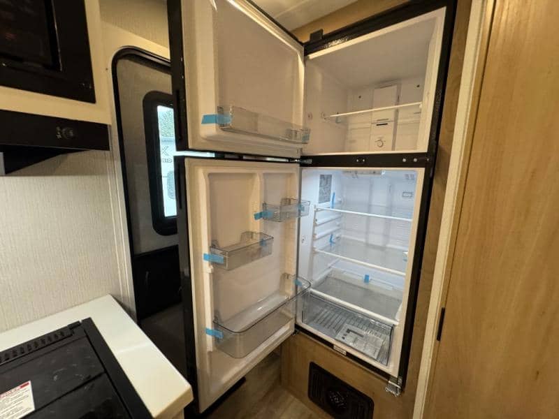 2026 Winnebago 2026 Winnebago Thrive - thumbnail 16