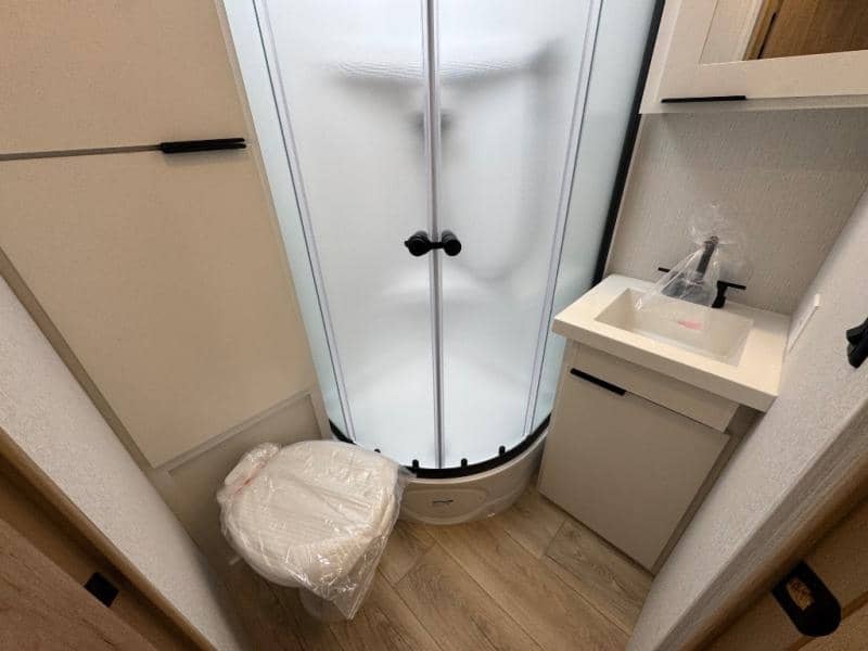 2026 Winnebago 2026 Winnebago Thrive - thumbnail 17