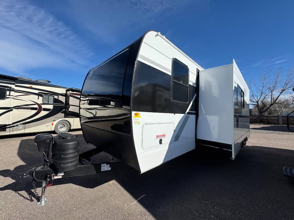 2026 Winnebago 2026 Winnebago Thrive - thumbnail 3