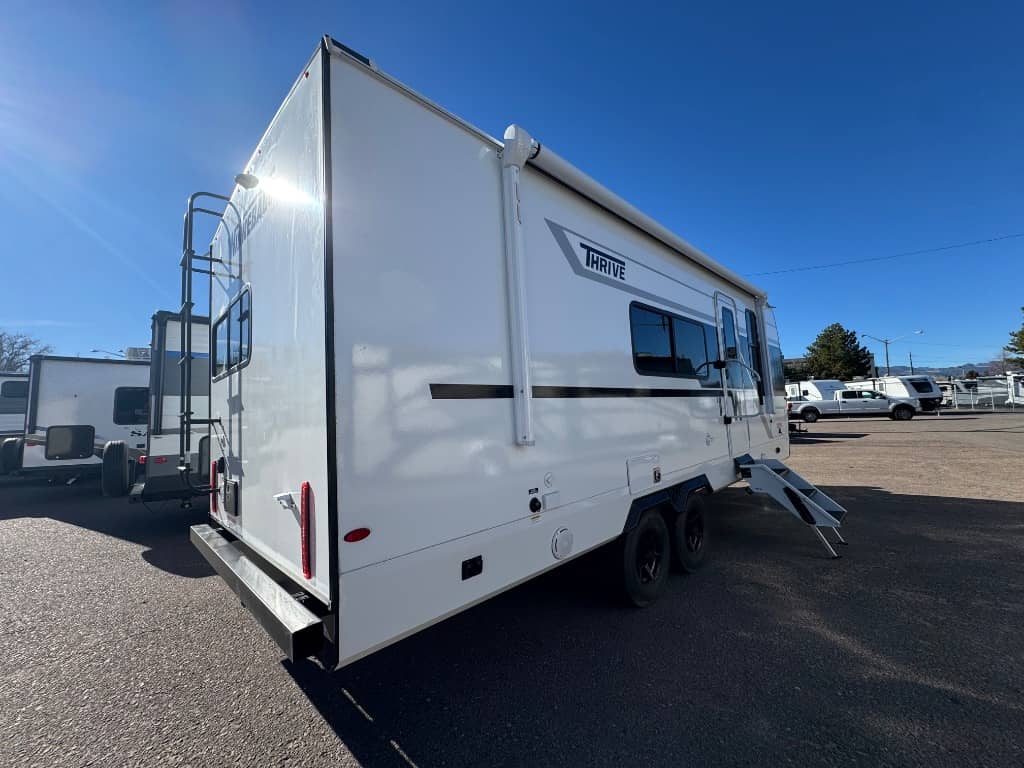 2026 Winnebago 2026 Winnebago Thrive - thumbnail 5