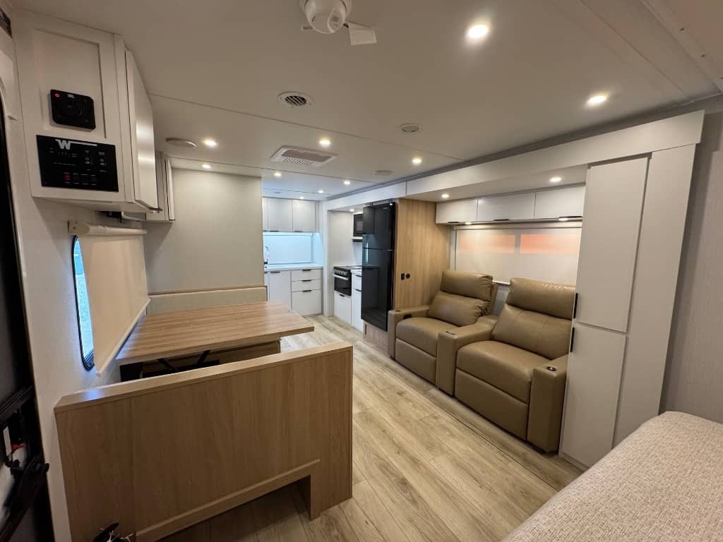 2026 Winnebago 2026 Winnebago Thrive - thumbnail 6