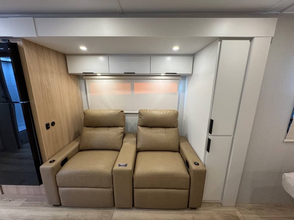 2026 Winnebago 2026 Winnebago Thrive - thumbnail 7