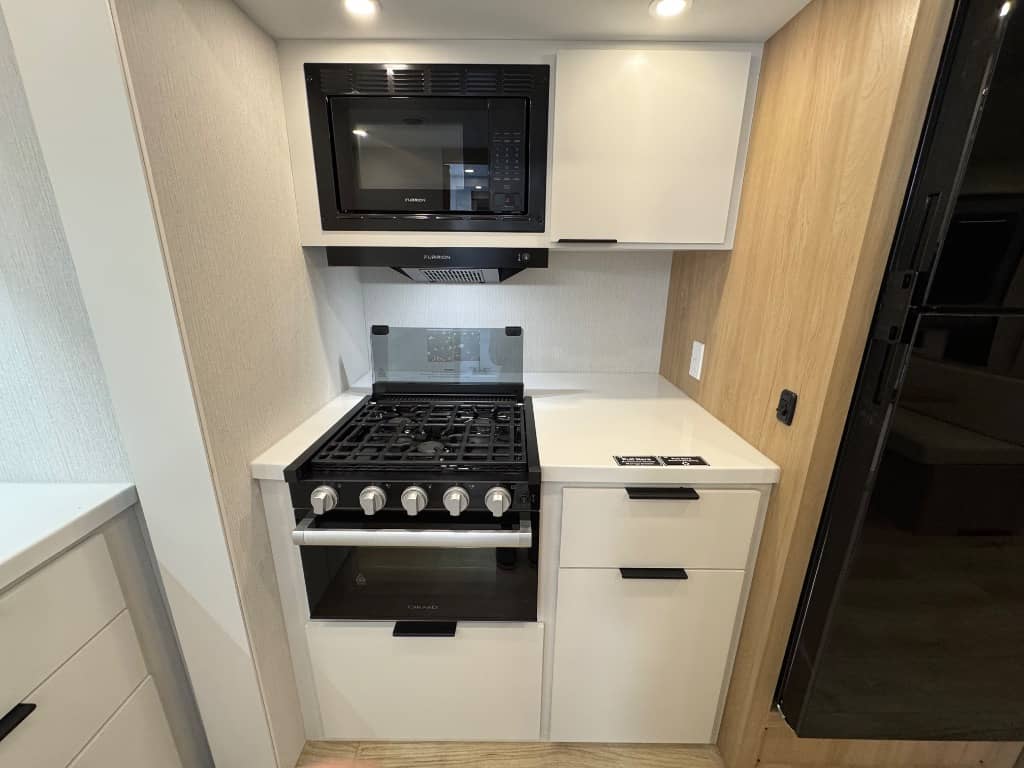 2026 Winnebago 2026 Winnebago Thrive - thumbnail 10