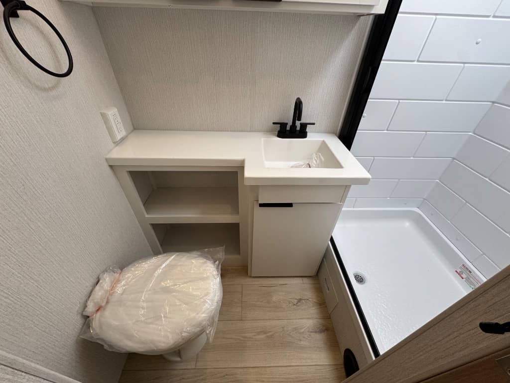 2026 Winnebago 2026 Winnebago Thrive - thumbnail 14