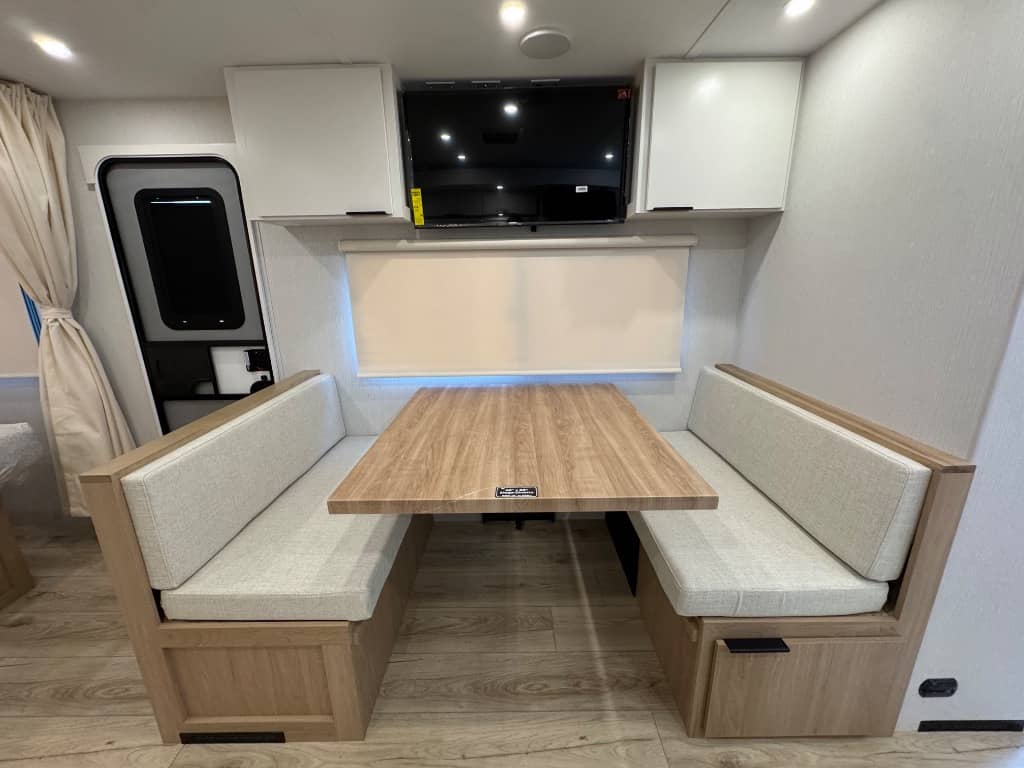 2026 Winnebago 2026 Winnebago Thrive - thumbnail 18