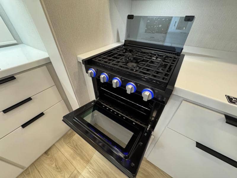 2026 Winnebago 2026 Winnebago Thrive - thumbnail 11