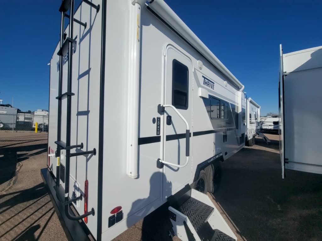 2026 Winnebago 2026 Winnebago Thrive - thumbnail 10