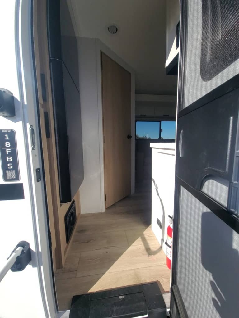 2026 Winnebago 2026 Winnebago Thrive - thumbnail 12