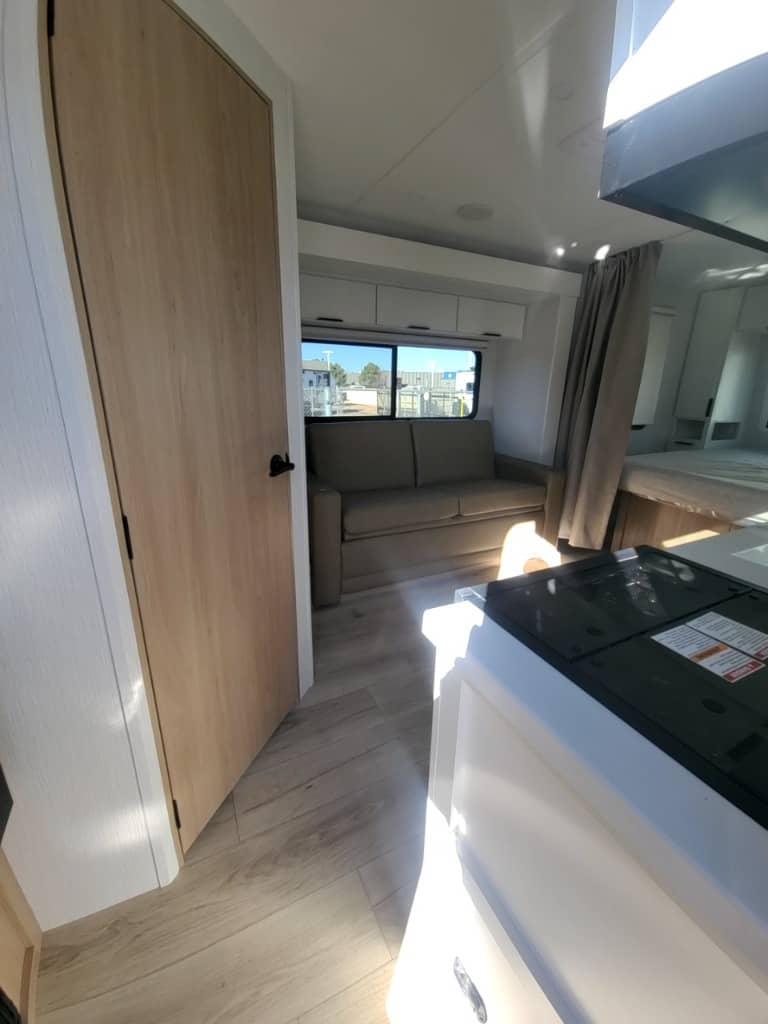 2026 Winnebago 2026 Winnebago Thrive - thumbnail 14