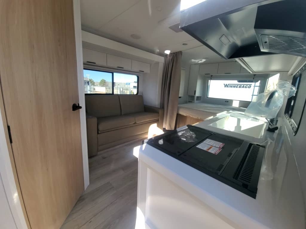 2026 Winnebago 2026 Winnebago Thrive - thumbnail 15