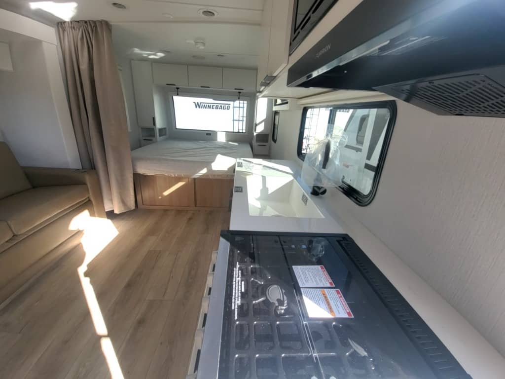 2026 Winnebago 2026 Winnebago Thrive - thumbnail 16