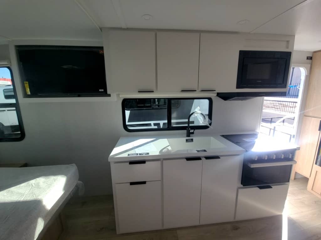 2026 Winnebago 2026 Winnebago Thrive - thumbnail 19