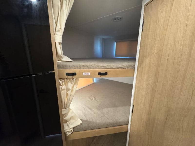 2026 Winnebago 2026 Winnebago Thrive - thumbnail 15