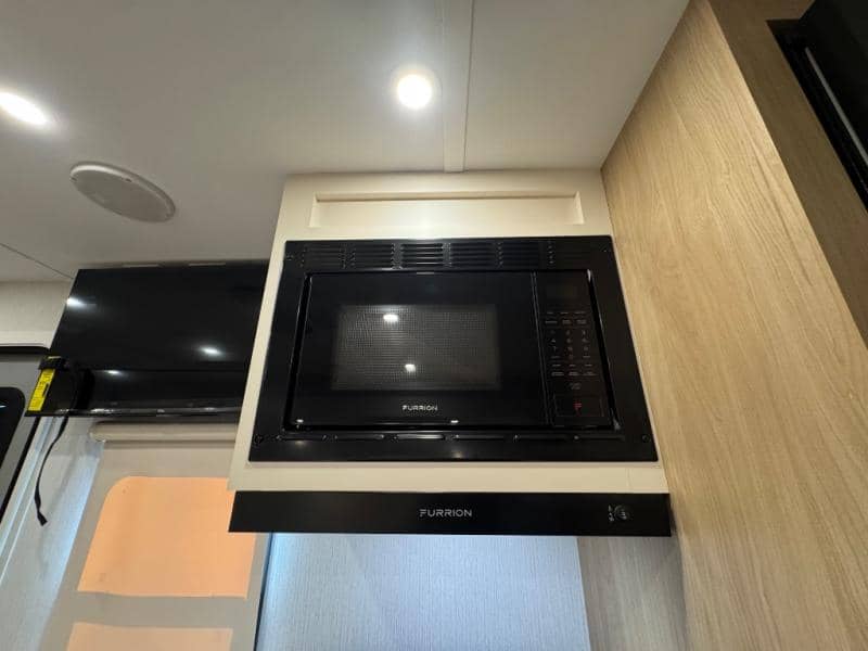 2026 Winnebago 2026 Winnebago Thrive - thumbnail 19