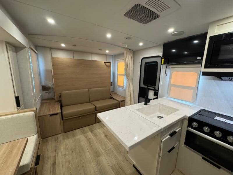 2026 Winnebago 2026 Winnebago Thrive - thumbnail 20