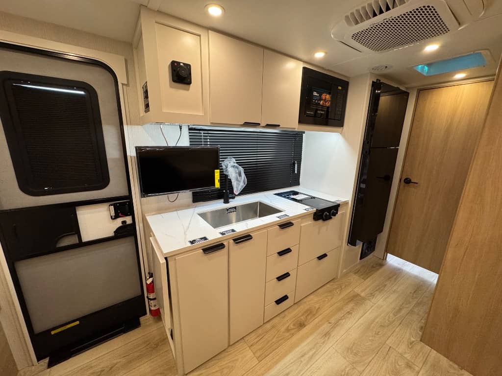 2026 Winnebago 2026 Winnebago Micro Minnie - thumbnail 15